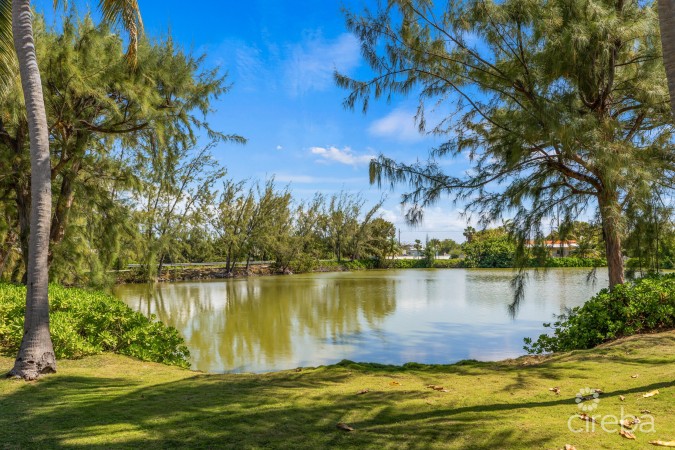 #6 LAKESHORE VILLAS / 2 BED PLUS DEN / 3 BATH