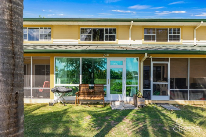 #6 LAKESHORE VILLAS / 2 BED PLUS DEN / 3 BATH