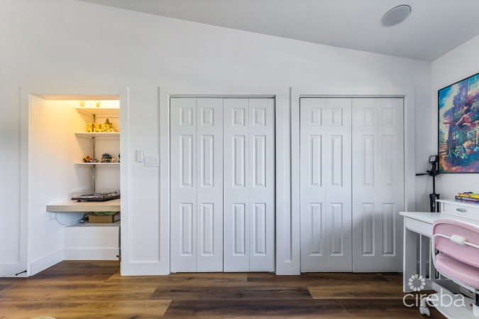 #6 LAKESHORE VILLAS / 2 BED PLUS DEN / 3 BATH