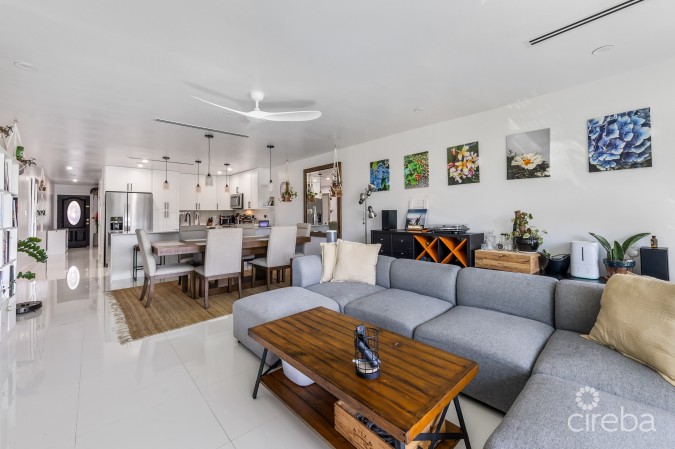 #6 LAKESHORE VILLAS / 2 BED PLUS DEN / 3 BATH