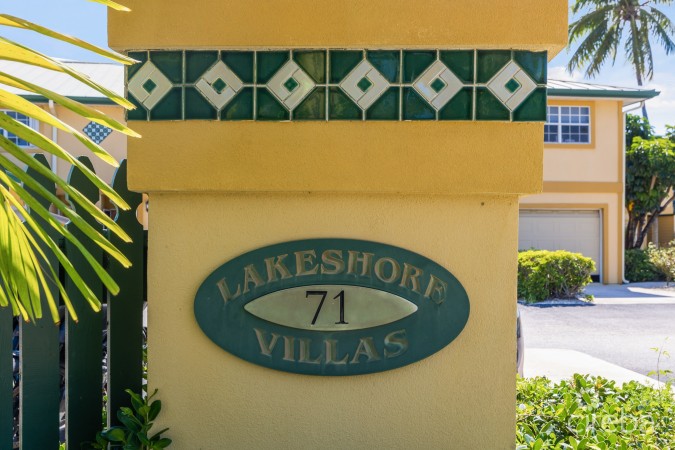#6 LAKESHORE VILLAS / 2 BED PLUS DEN / 3 BATH