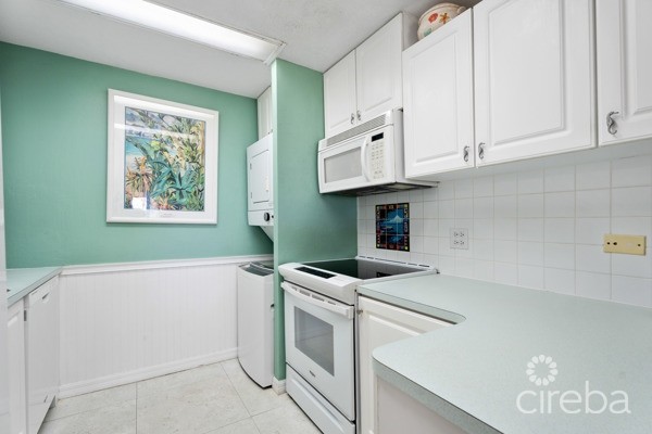 BEACH FRONT ONE BED CONDO IN WEST BAY - 22 VILLA PAPPAGALLO