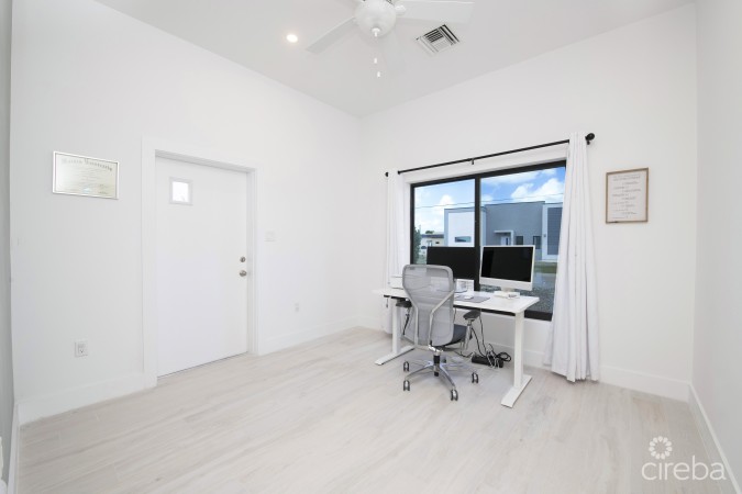 MODERN 3 BED, 3 BATH SINGLE FAMILY HOME. WITH BONUS OFFICE/DEN.