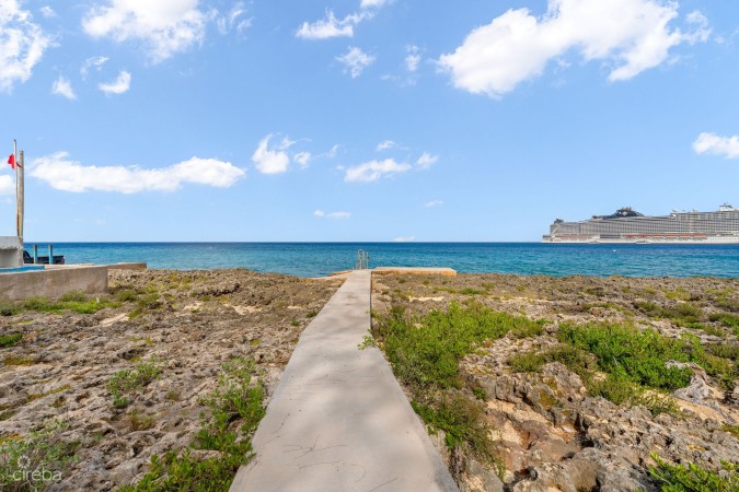 RARE 0.9 ACRES OCEANFRONT PARCEL ON GEORGE TOWN WATERFRONT