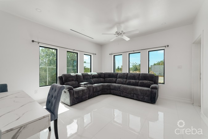 HYRE VIEW - 3 BED, 2 BATH DUPLEX