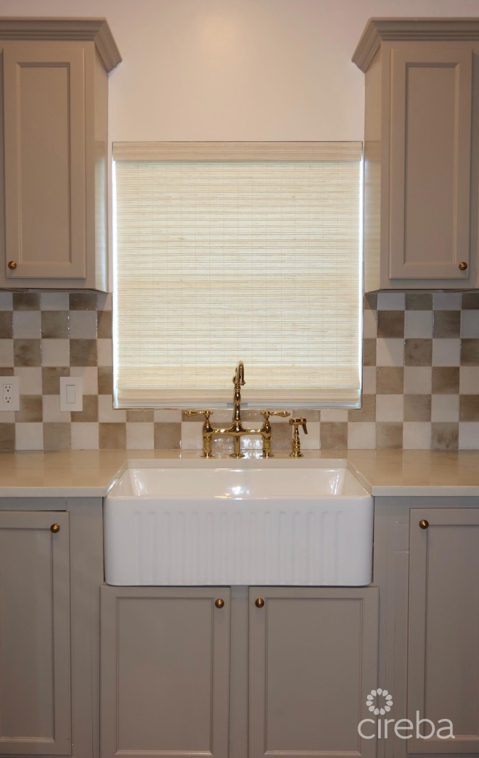 BEAUTIFULLY RENOVATED UNIT IN WALKERS SOUTH