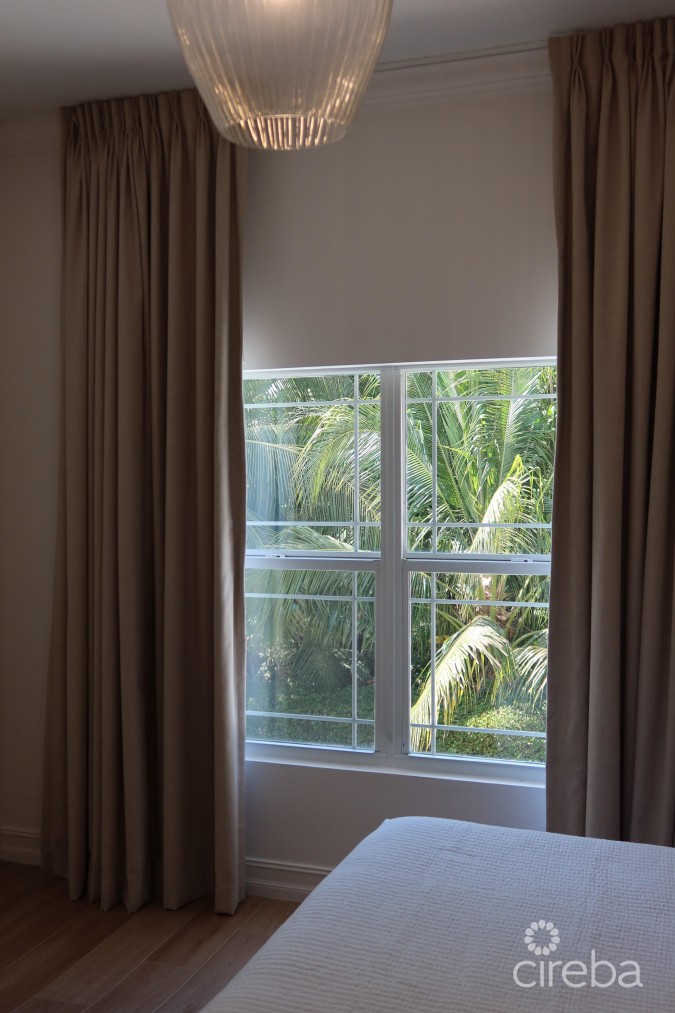 BEAUTIFULLY RENOVATED UNIT IN WALKERS SOUTH