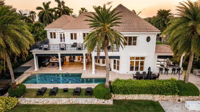 PINEAPPLE HOUSE, A VISTA DEL MAR ESTATE