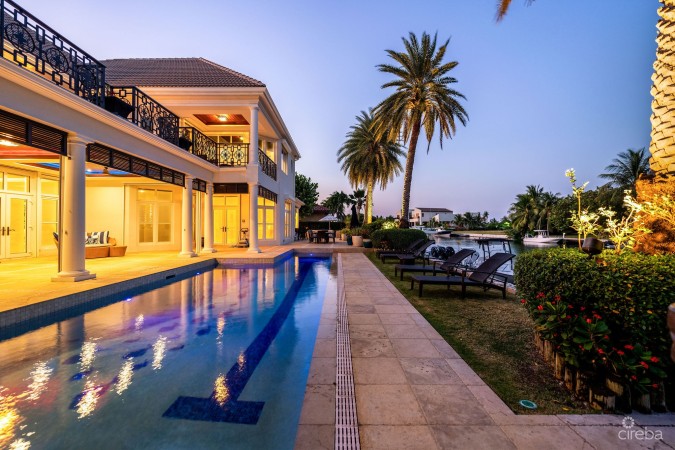 PINEAPPLE HOUSE, A VISTA DEL MAR ESTATE