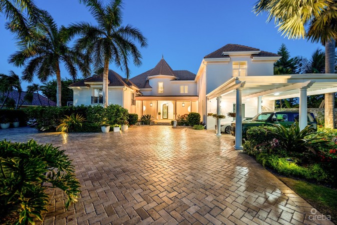 PINEAPPLE HOUSE, A VISTA DEL MAR ESTATE