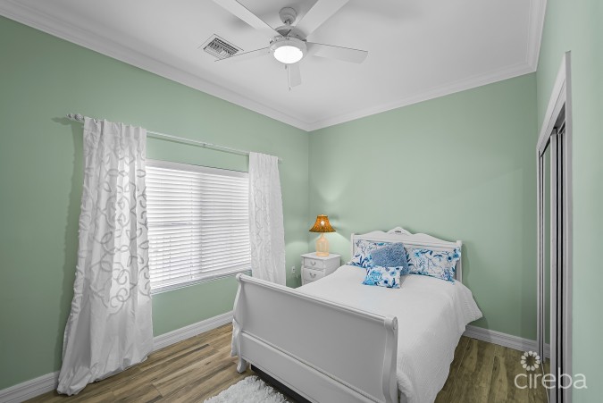 HARBOUR POINT OCEANFRONT 3 BED PLUS OFFICE