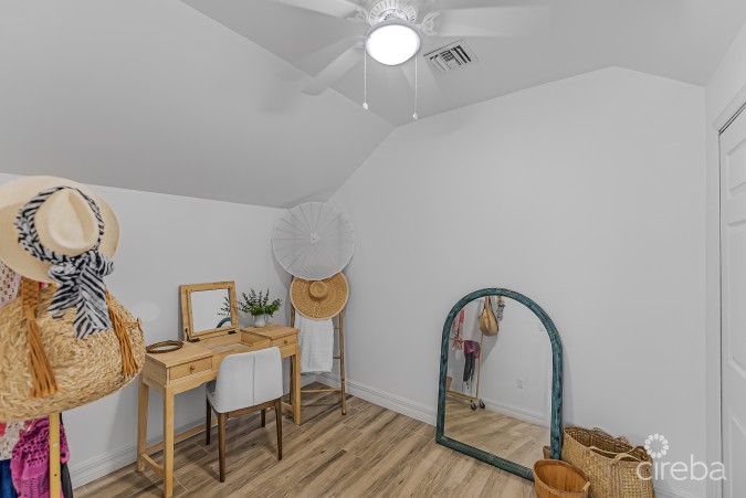 HARBOUR POINT OCEANFRONT 3 BED PLUS OFFICE
