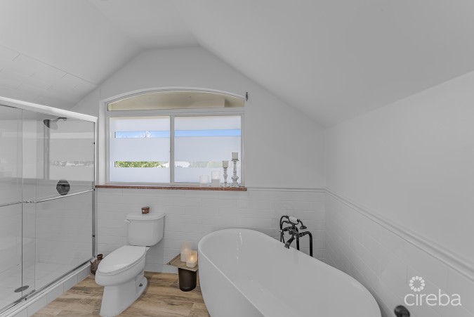 HARBOUR POINT OCEANFRONT 3 BED PLUS OFFICE