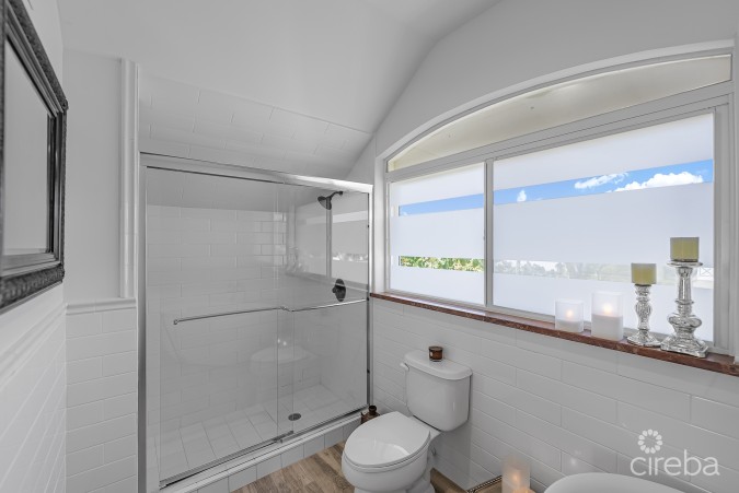 HARBOUR POINT OCEANFRONT 3 BED PLUS OFFICE