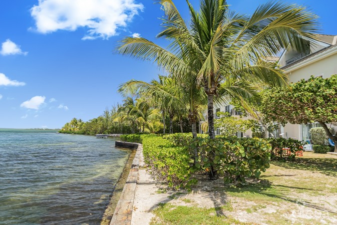HARBOUR POINT OCEANFRONT 3 BED PLUS OFFICE