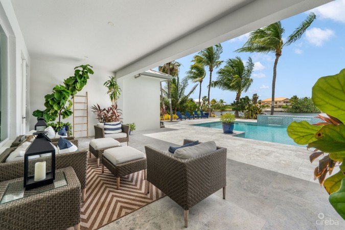 COCONUT COVE, THE SHORES FAMILY HOME