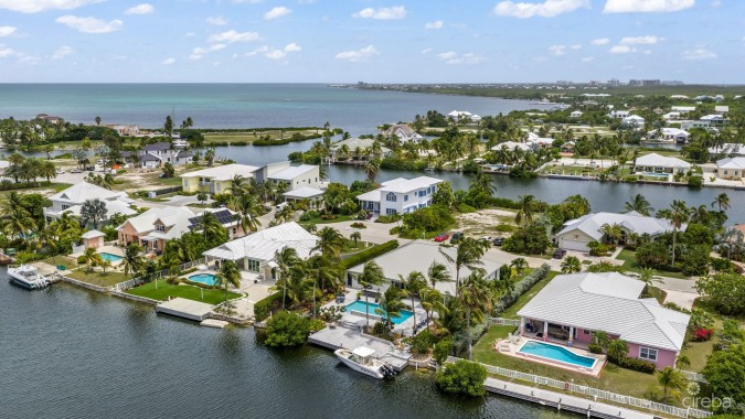 COCONUT COVE, THE SHORES FAMILY HOME