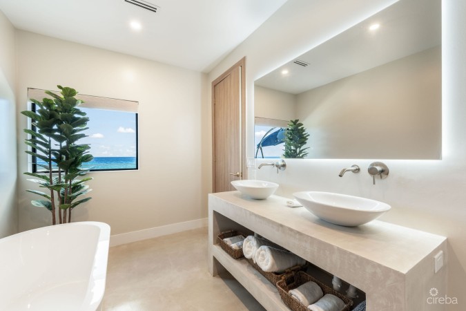5 BED BEACH FRONT ESTATE - HALCYON POINT