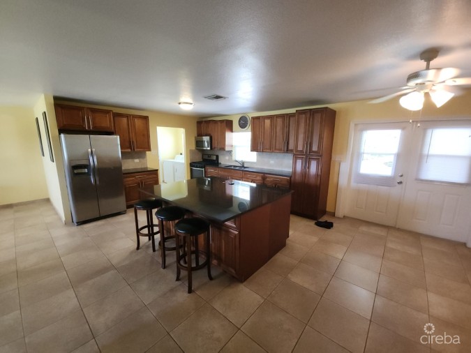 WATERVIEW HOME JUST OFF SMB CORRIDOR