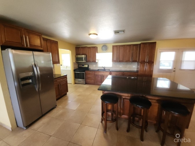 WATERVIEW HOME JUST OFF SMB CORRIDOR