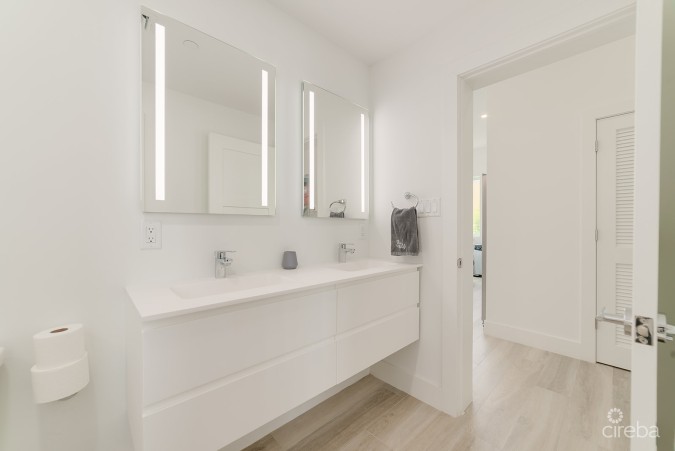 SUNSET POINT - BEAUTIFULLY UPGRADED 3 BED WITH PANORAMIC OCEAN VIEWS