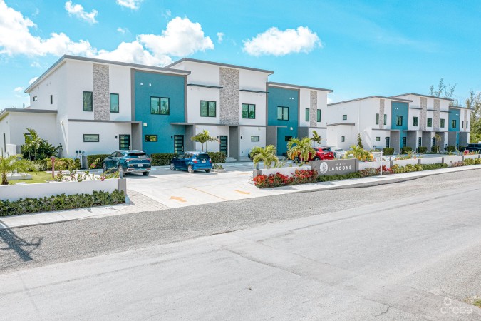 THE LAGOONS 3 BED WATERFRONT TOWNHOUSE