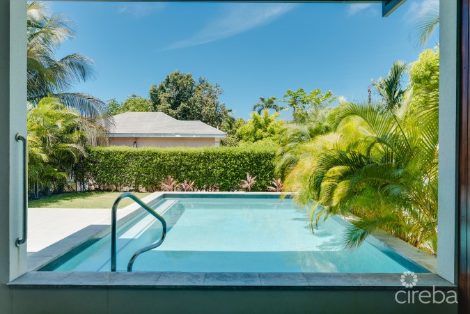 BEAUTIFUL SOUTH SOUND DUPLEX WITH POOL