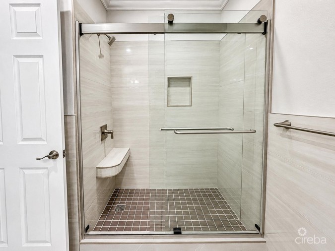 SAVANNAH MEADOWS -BEAUTIFULLY RENOVATED FAMILY HOME