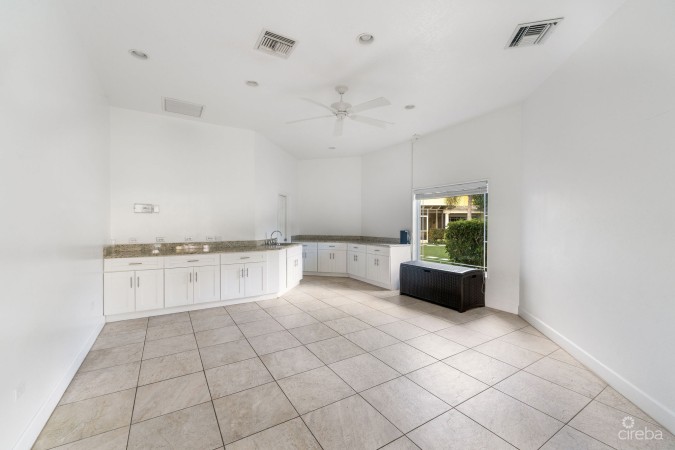 SPACIOUS 3 BED + DEN TOWNHOME AT L'AMBIENCE