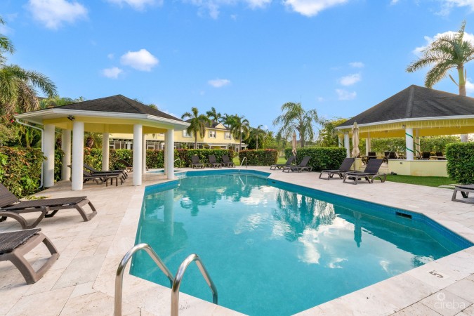 SPACIOUS 3 BED + DEN TOWNHOME AT L'AMBIENCE