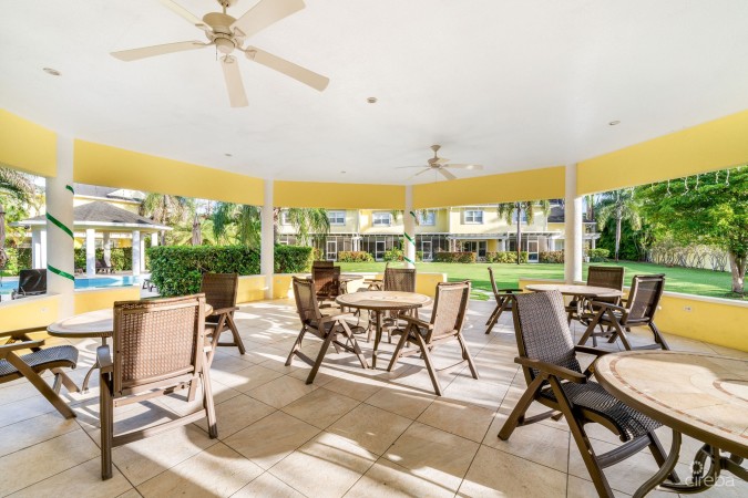 SPACIOUS 3 BED + DEN TOWNHOME AT L'AMBIENCE
