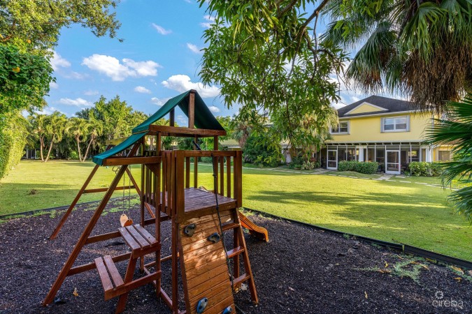 SPACIOUS 3 BED + DEN TOWNHOME AT L'AMBIENCE