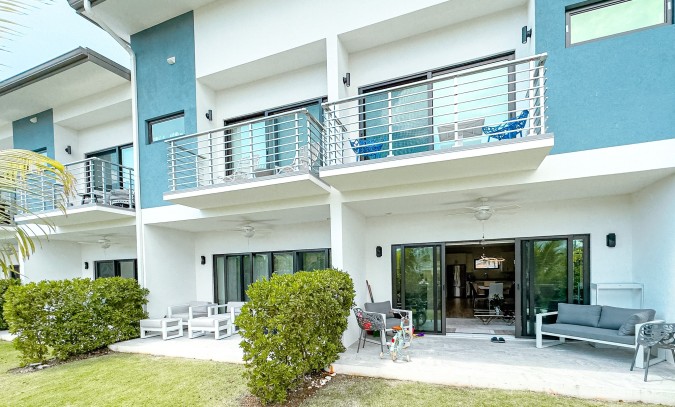 THE LAGOONS 2 BED WATERFRONT TOWNHOUSE
