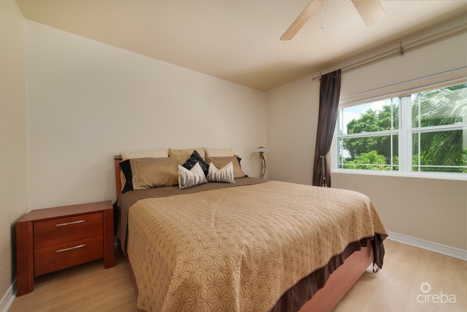 SPACIOUS 3 BED + DEN TOWNHOME AT L'AMBIENCE