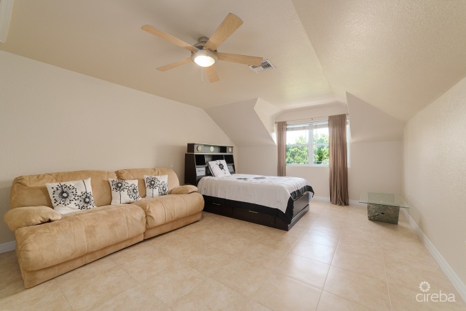 SPACIOUS 3 BED + DEN TOWNHOME AT L'AMBIENCE