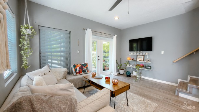 GOLDEN SPRINGS 2 BED END TOWNHOME