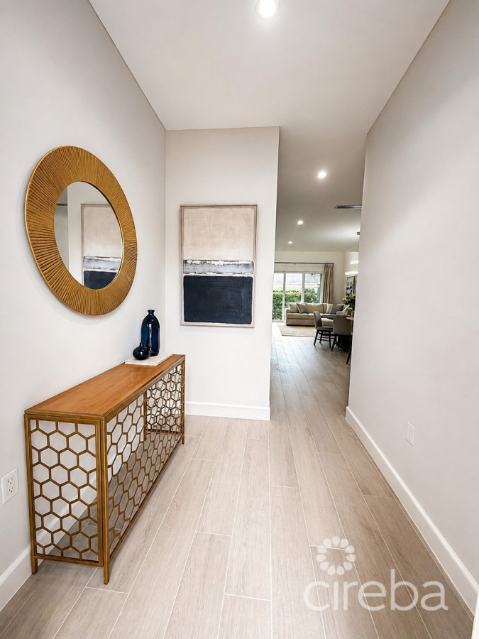 SPACIOUS & MODERN 3 BR TOWNHOME - EXCELLENT LOCATION!