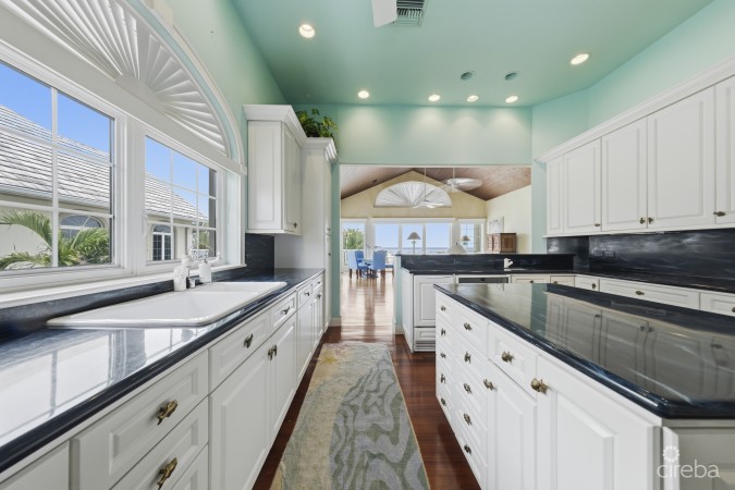 THE SOVEREIGN #12 PENTHOUSE ON SEVEN MILE BEACH