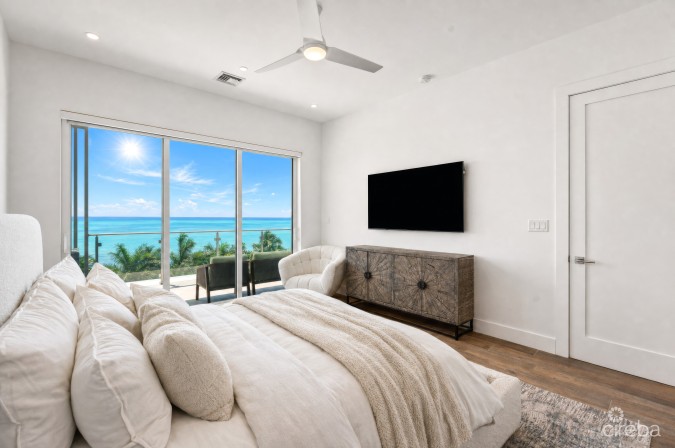 AURA PENTHOUSE #404