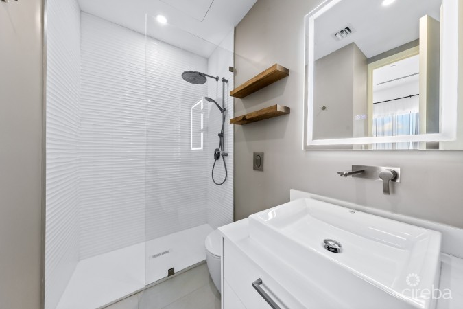 HARBOUR WALK 211, 1 BED + DEN