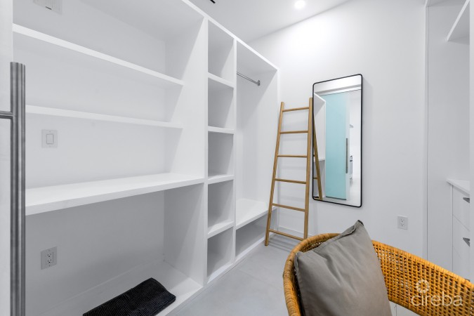 HARBOUR WALK 211, 1 BED + DEN
