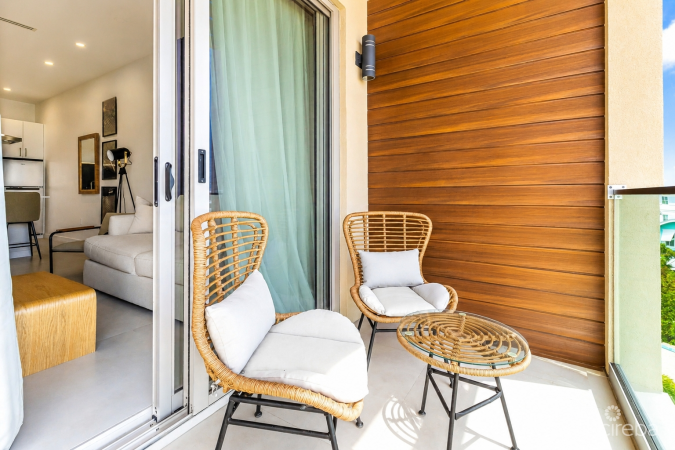 HARBOUR WALK 211, 1 BED + DEN