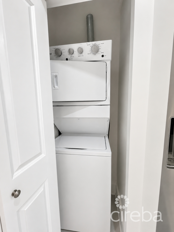 YARL 1BED/1BATH -- FURNISHED