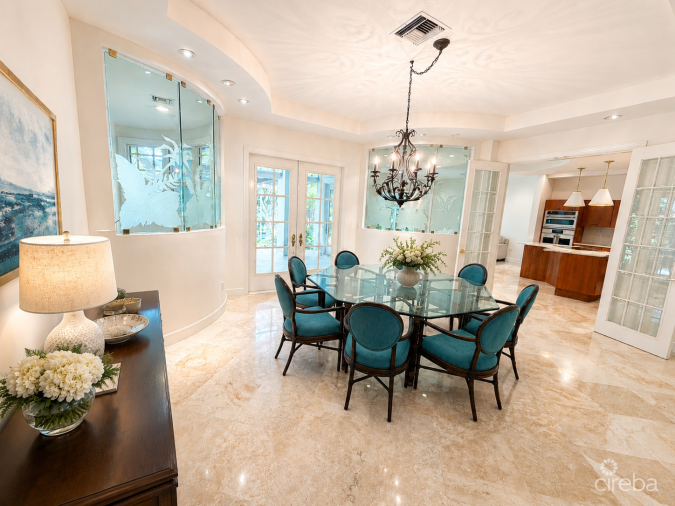 RARE KING'S COURT VILLA IN BRITANNIA | SEVEN MILE BEACH CORRIDOR