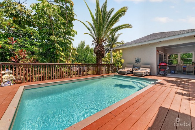 SAVANNAH NEWLANDS FAMILY HOME WITH POOL, OUTSDIE BAR & INCOME-GENERATING GUEST SUITE