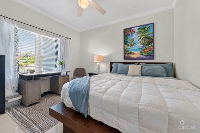 SAVANNAH NEWLANDS FAMILY HOME WITH POOL, OUTSDIE BAR & INCOME-GENERATING GUEST SUITE