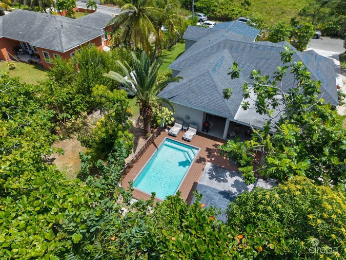 SAVANNAH NEWLANDS FAMILY HOME WITH POOL, OUTSDIE BAR & INCOME-GENERATING GUEST SUITE