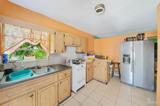 INVESTMENT PROPERTY- CENTRAL GEORGE TOWN