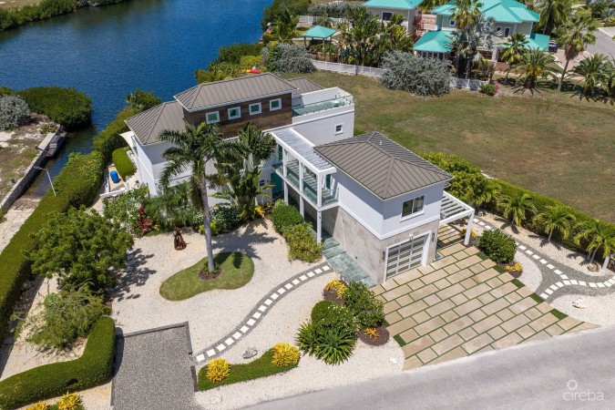 24  SHOREWINDS TRAIL, THE SHORES FAMILY HOME