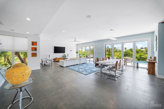 24  SHOREWINDS TRAIL, THE SHORES FAMILY HOME